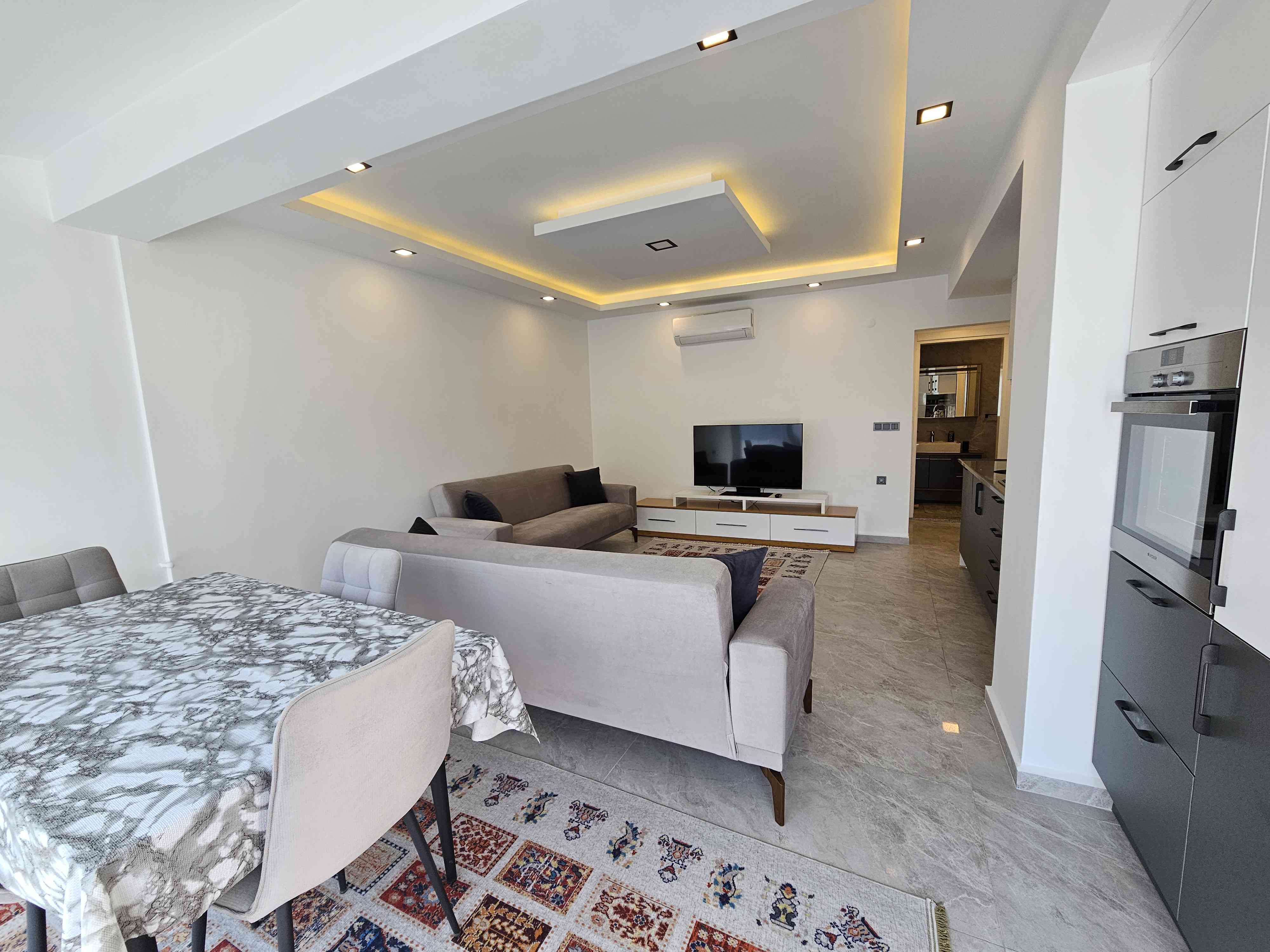 FOÇA MH.HAVUZLU SİTEDE 2+1 FUL EŞYALI KİRALIK DAİRE