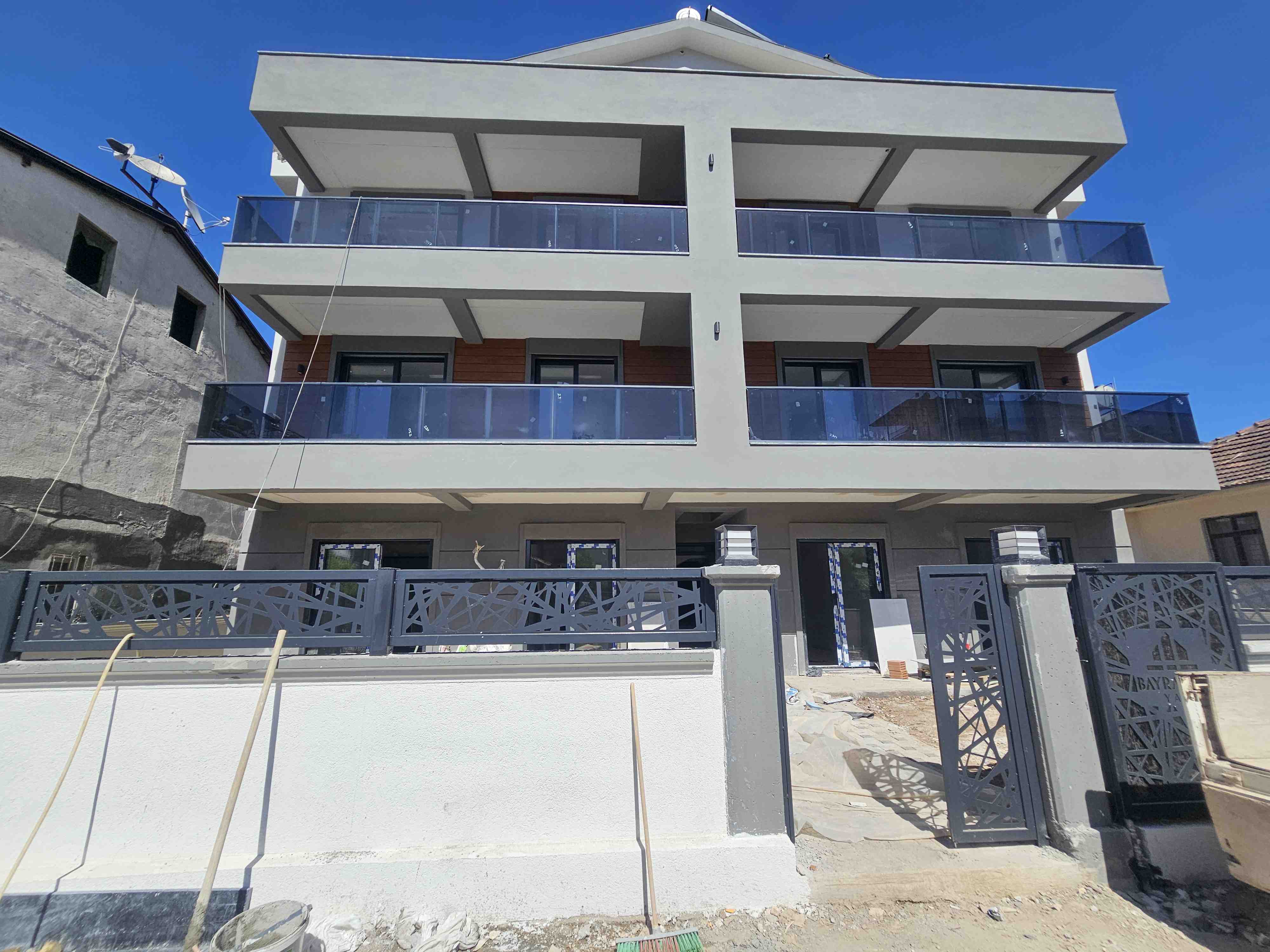 TUZLA MH. YERDEN ISITMALI PANJURLU 2+1 SATILIK DAİRE